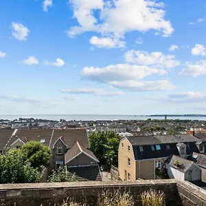 https://cwtch-on-the-coast.cardiffhotelswales.com