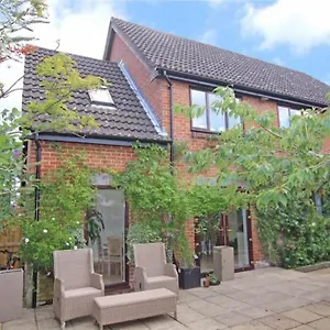 Large & Spacious 5 Bedroom, 3.5 Bathroom House Southampton